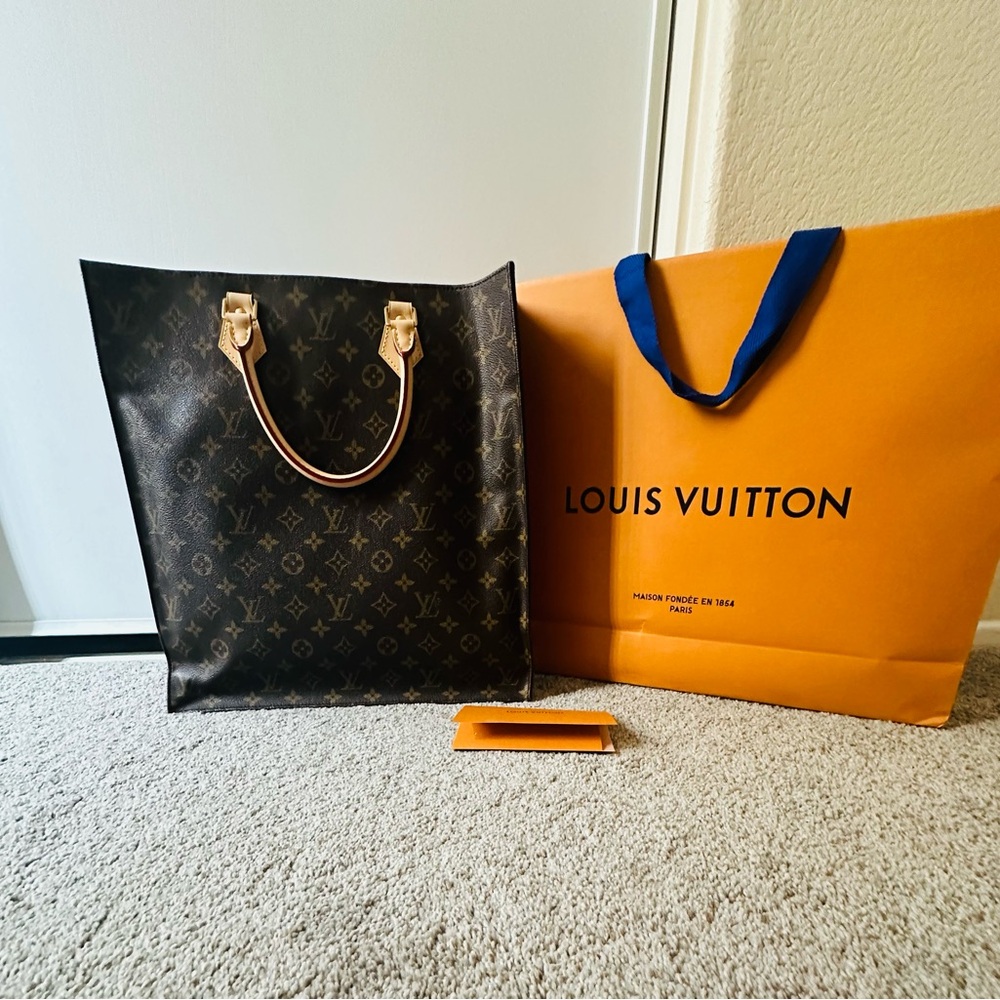 A 1968 LV Classic Sac Plat Bag in pristine condition.